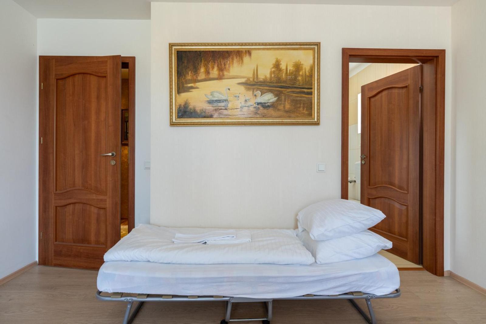 Faraway Aparthotel Near Vienna Airport With Anytime Self Check In Bruck an der Leitha Zimmer foto
