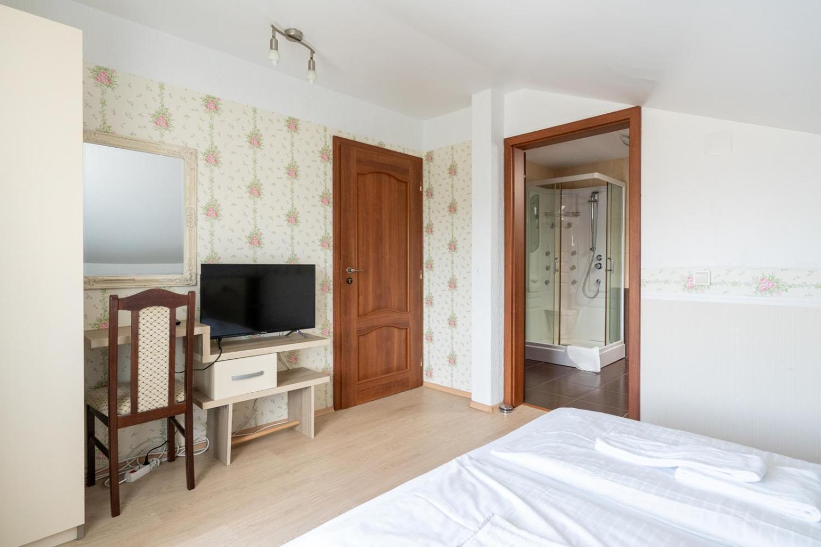 Faraway Aparthotel Near Vienna Airport With Anytime Self Check In Bruck an der Leitha Zimmer foto