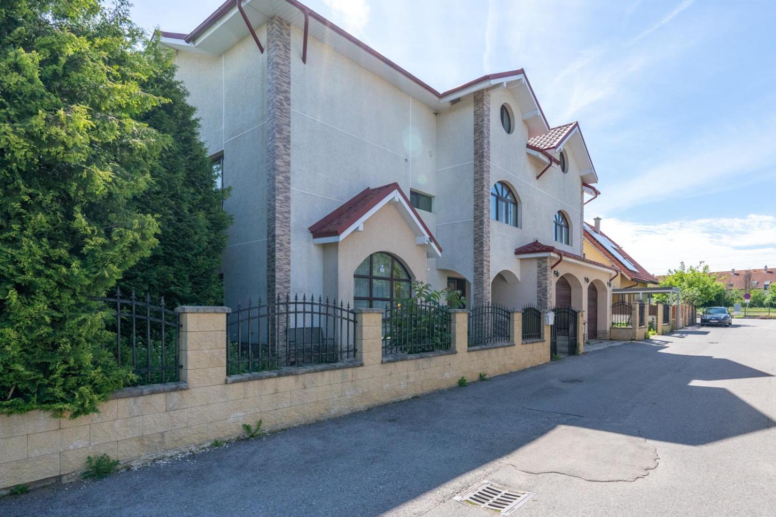 Faraway Aparthotel Near Vienna Airport With Anytime Self Check In Bruck an der Leitha Exterior foto